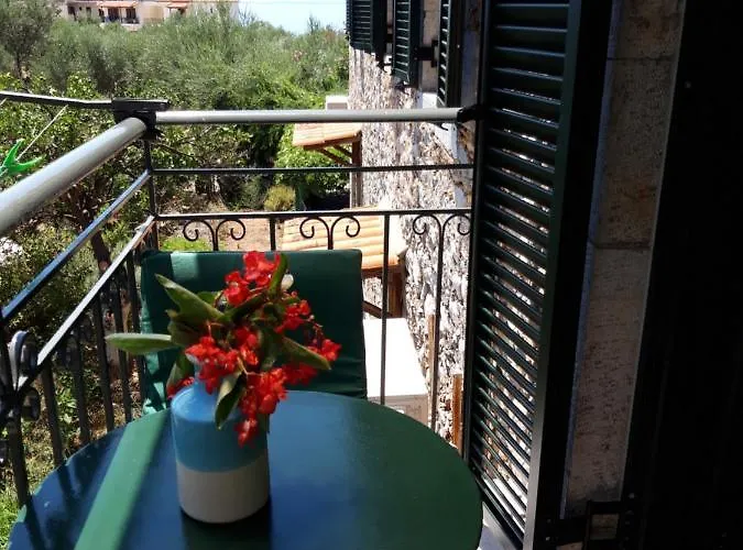 דירה Skardamoula's And Apartments, 2 *