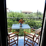 Skardamoula's And Apartments, 2 * Kardhamili