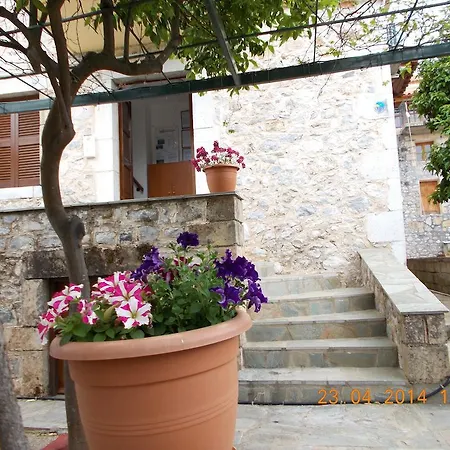 Skardamoula's And Apartments, 2 *