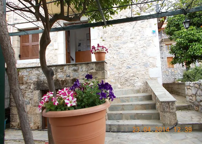 Skardamoula's And Apartments, 2 *