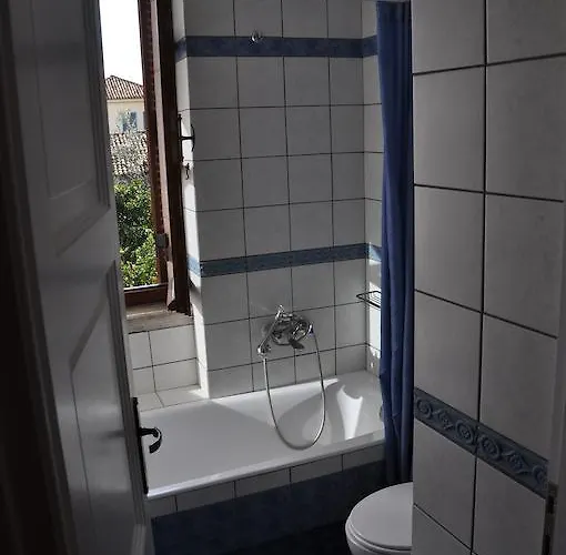 Skardamoula's And Apartments, 2 Kardhamili