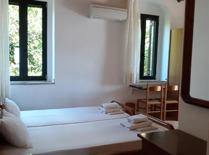 Skardamoula's And Apartments, 2 Kardhamili